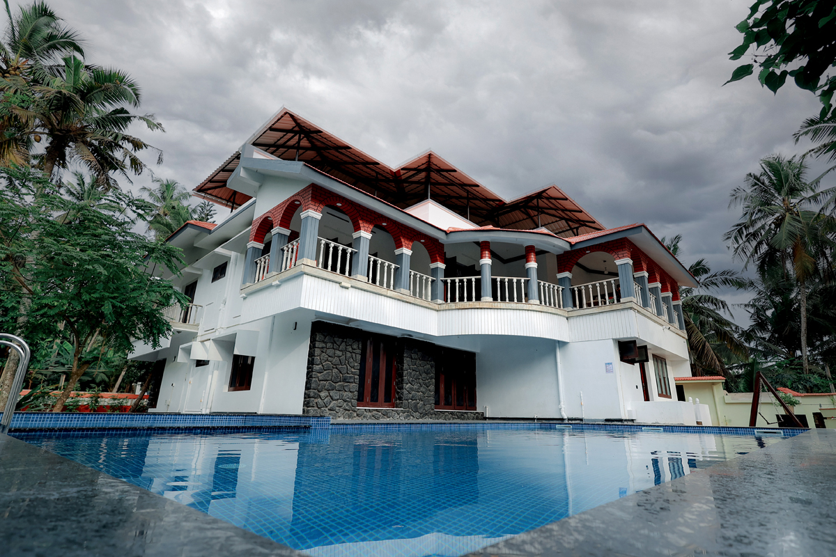 beach resorts in poovar island